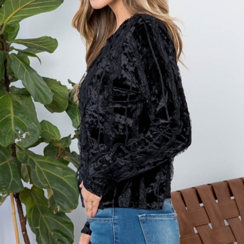 Velvet blouse with lace details - Picture 4 of 7